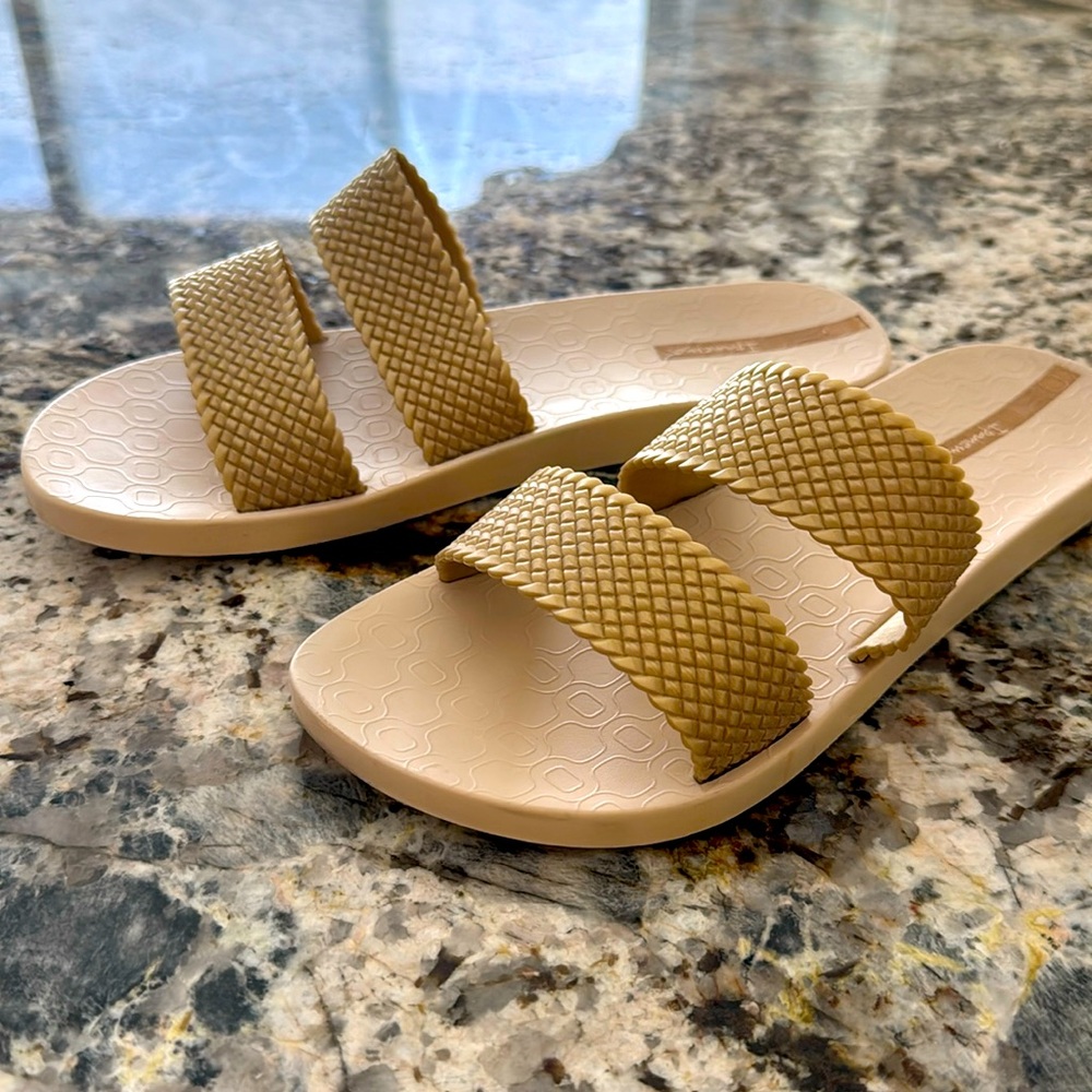 Ipanema flip flops, size 9 USA in used condition